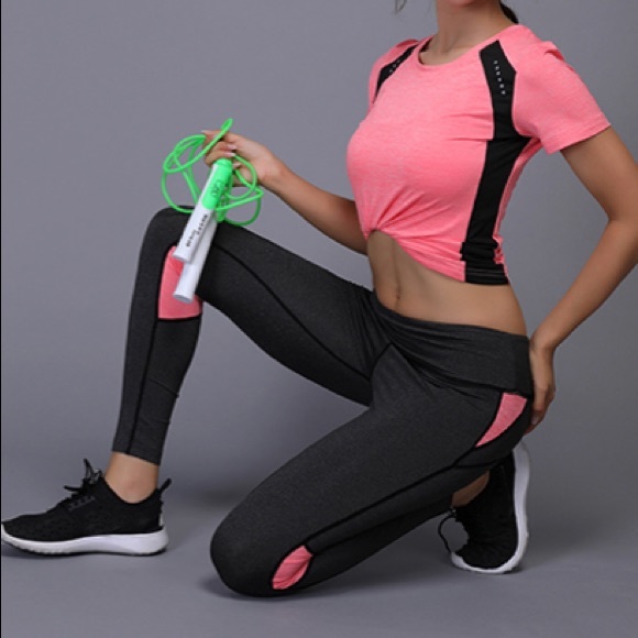 2 Piece Yoga Workout Set - Shirt + Leggings - Picture 3 of 3